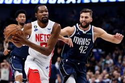 开云体育入口-篮网险胜独行侠，米切尔扛起全队