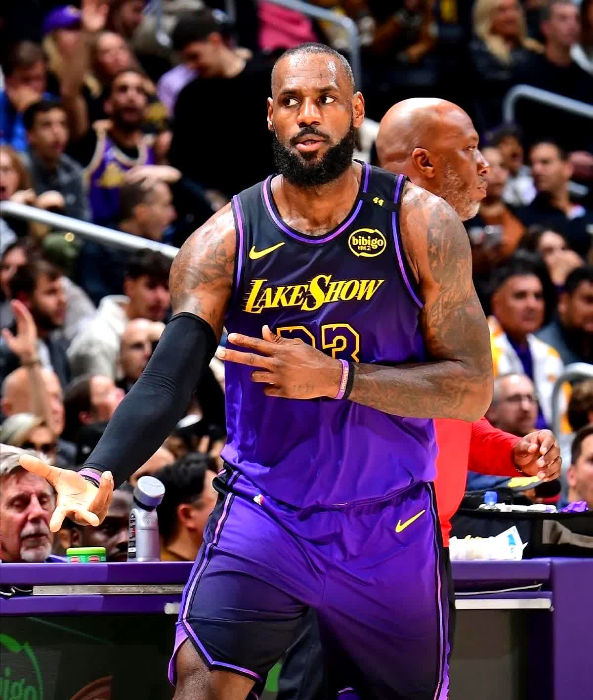 奇才横扫76人,詹姆斯惊艳世界 奇才横扫76人,詹姆斯惊艳世界