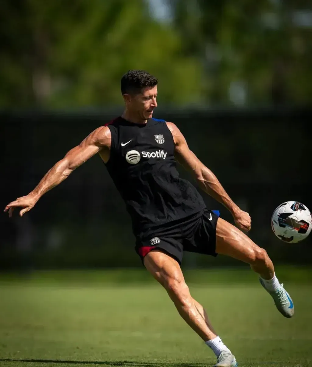 那不勒斯强势巴西，莱万惊艳世界