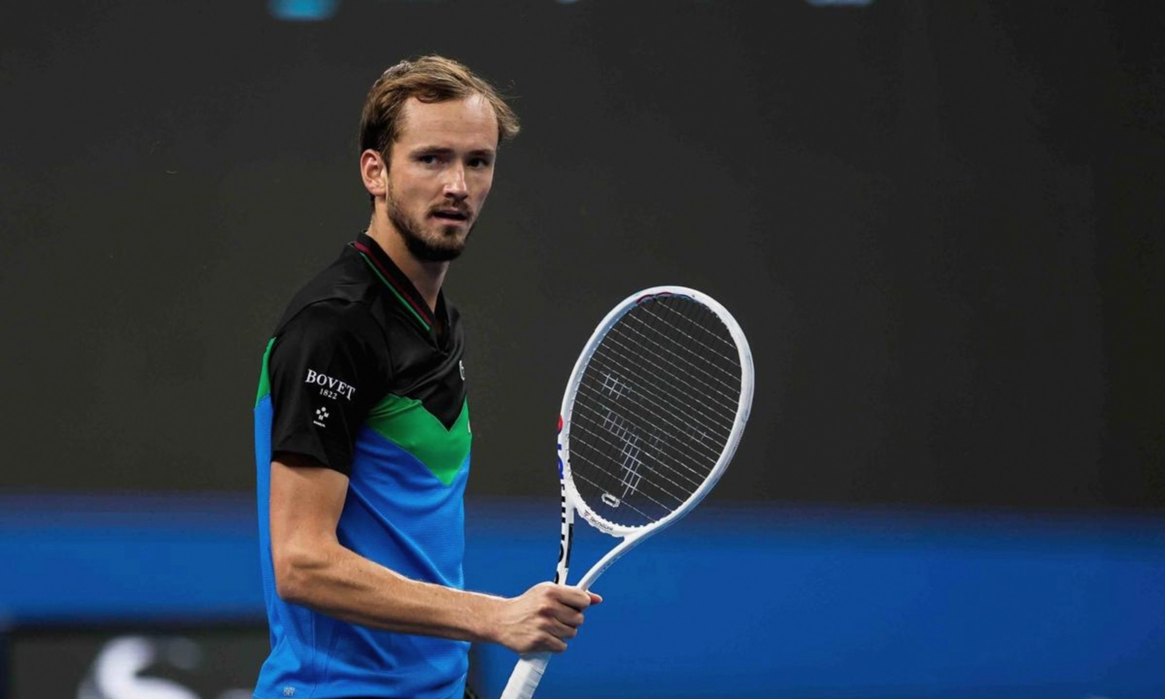 关于日本网球队力克西班牙网球队，梅德韦杰夫打破历史纪录的信息