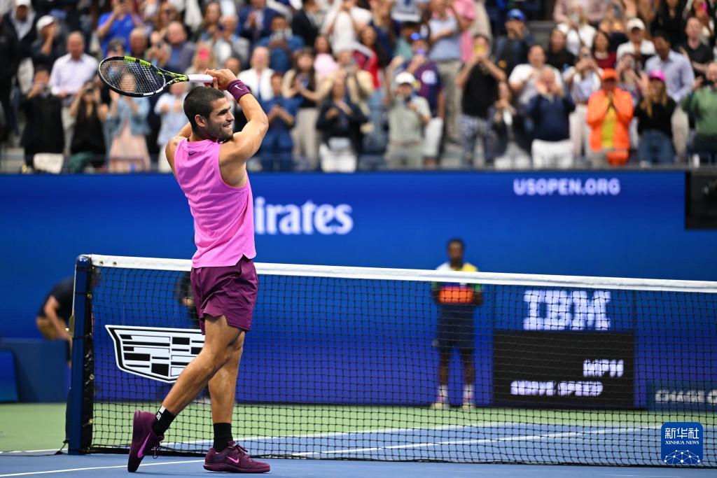 西班牙网球队绝杀意大利网球队，阿尔卡拉斯高光表现的简单介绍