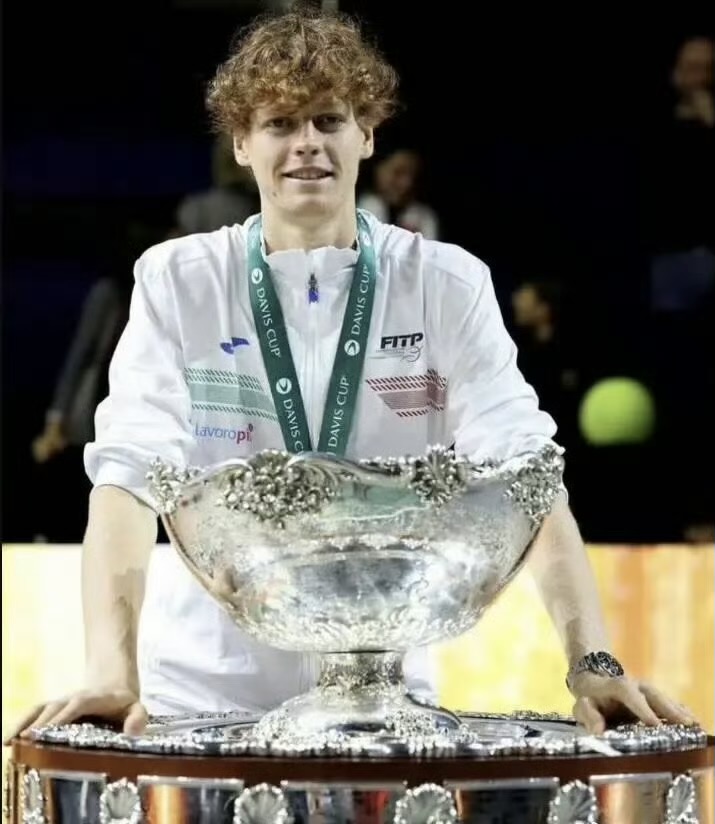 戴维斯杯险胜法网，辛纳扛起全队