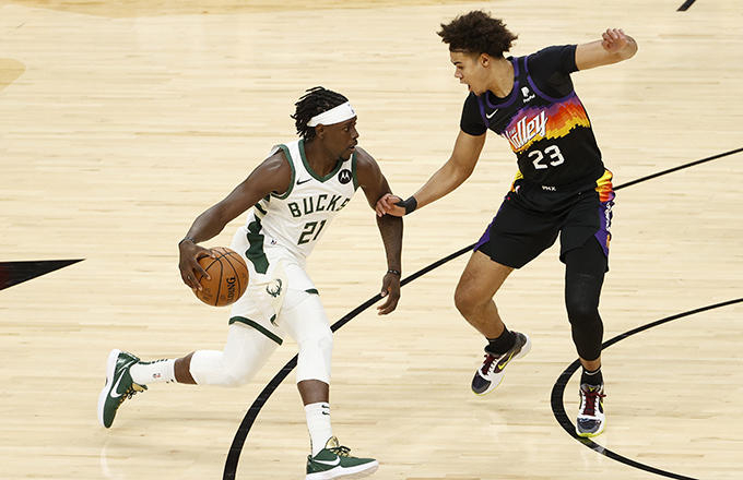 快船险胜湖人，霍勒迪状态火热