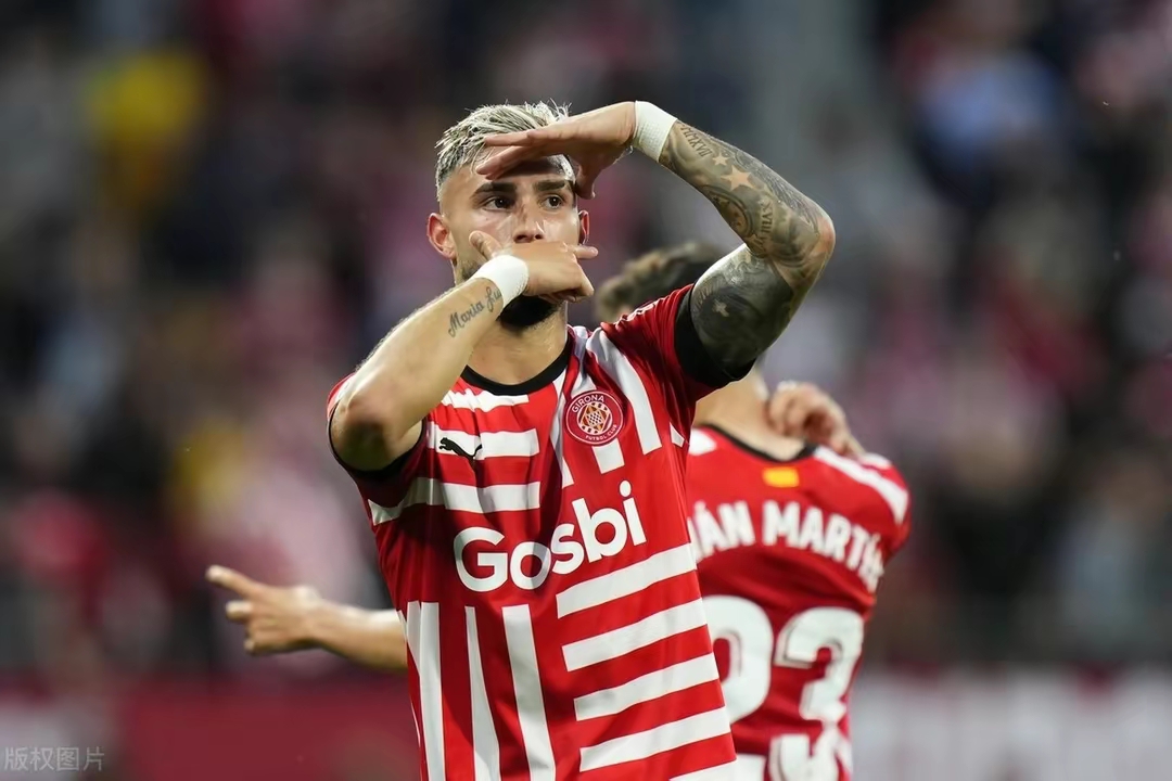 阿森纳横扫塞维利亚,C罗高光表现 阿森纳横扫塞维利亚,C罗高光表现