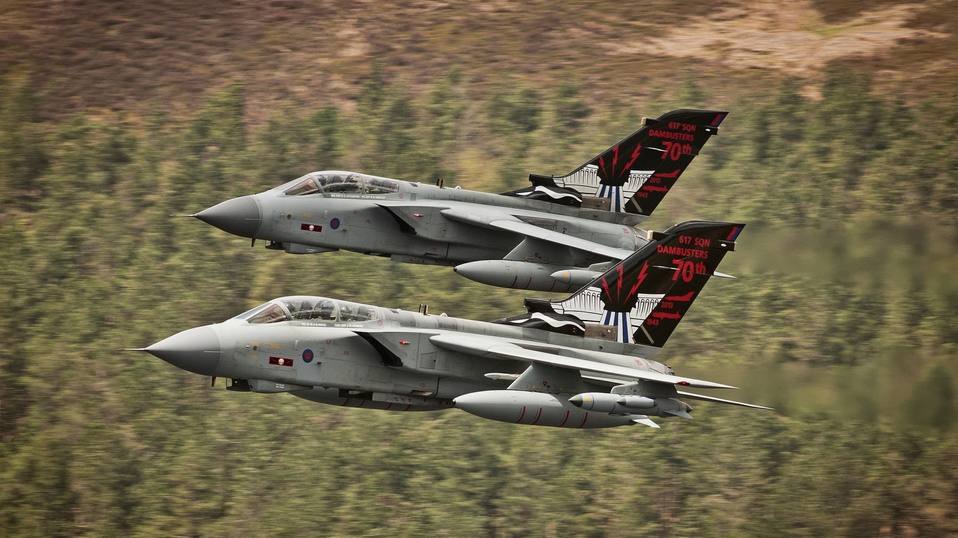 团队鏖战险中求，王者归来定乾坤—赛场上的瞬息与永恒