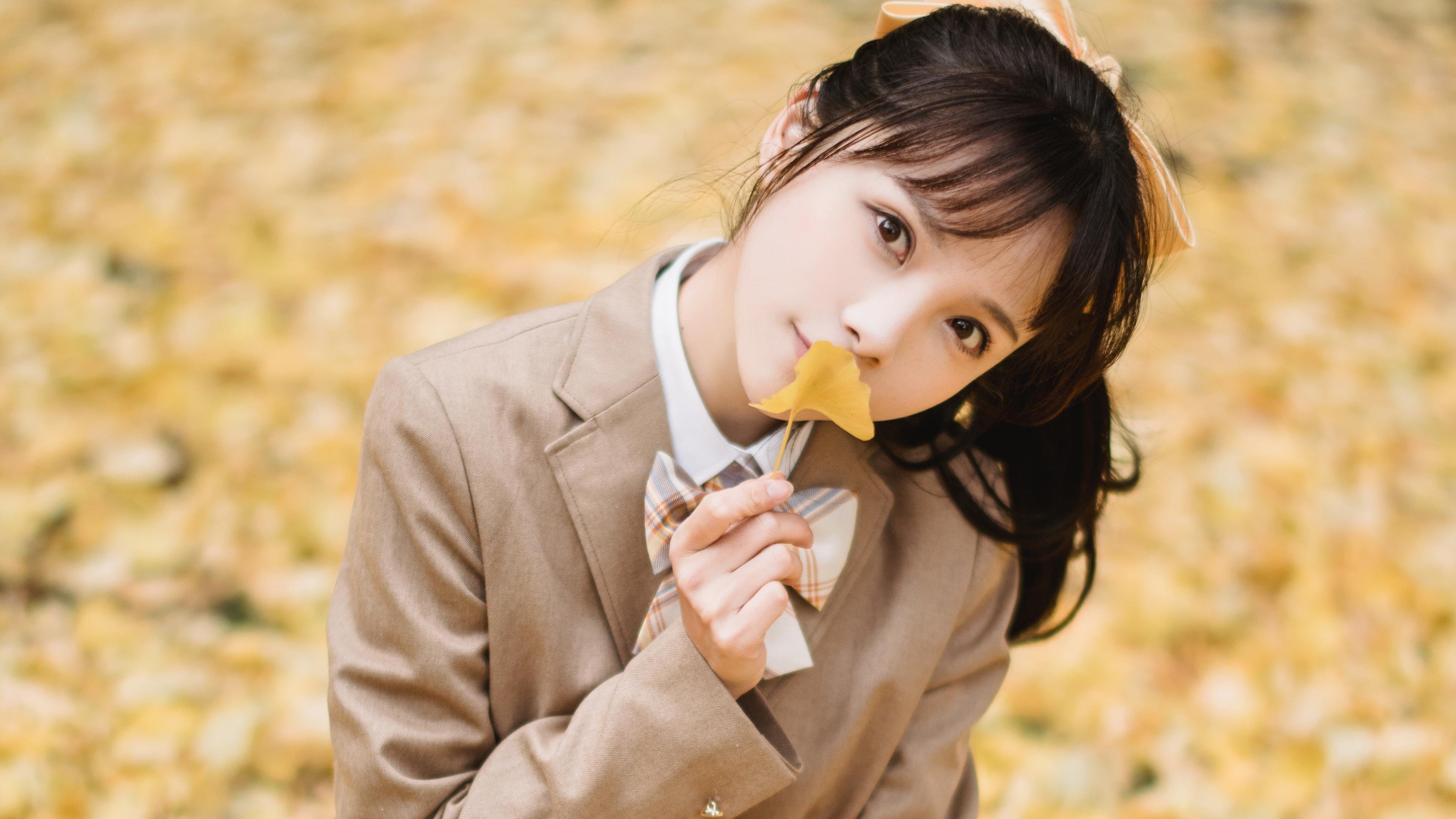 逆境铸就传奇，阿尔瓦雷斯帽子戏法导演巴萨史诗逆转，欧冠纪录之夜诞生